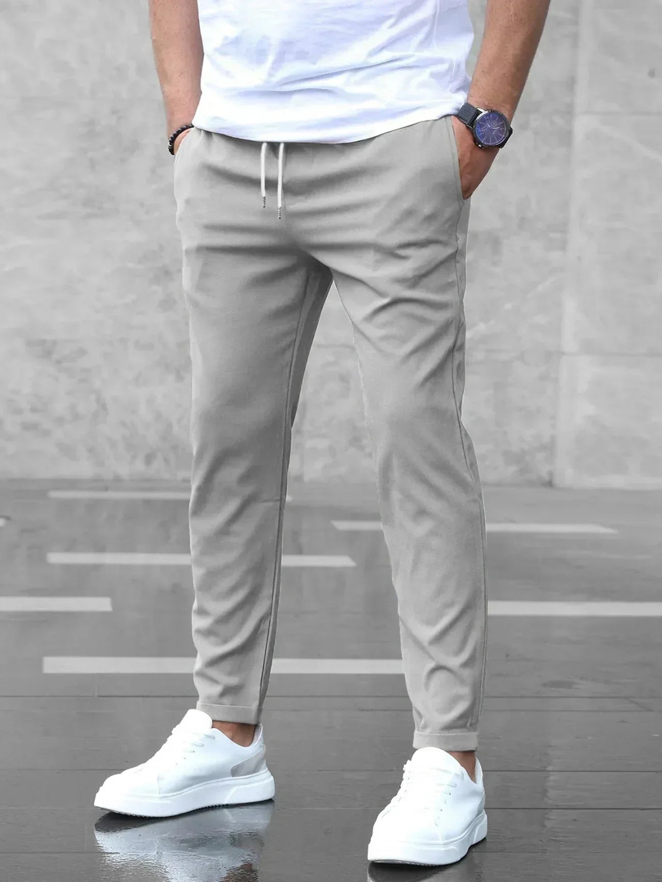 ¡Disfruta de una flexibilidad y un estilo excepcionales con los pantalones elásticos Forval de alta calidad!