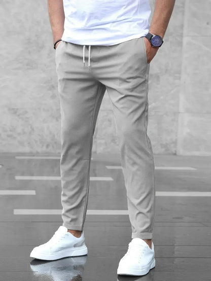 ¡Disfruta de una flexibilidad y un estilo excepcionales con los pantalones elásticos Forval de alta calidad!