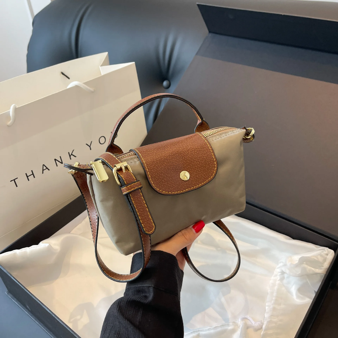 Dile adiós al espacio limitado con nuestro Minibag Allegra®: moderno, femenino y elegante.