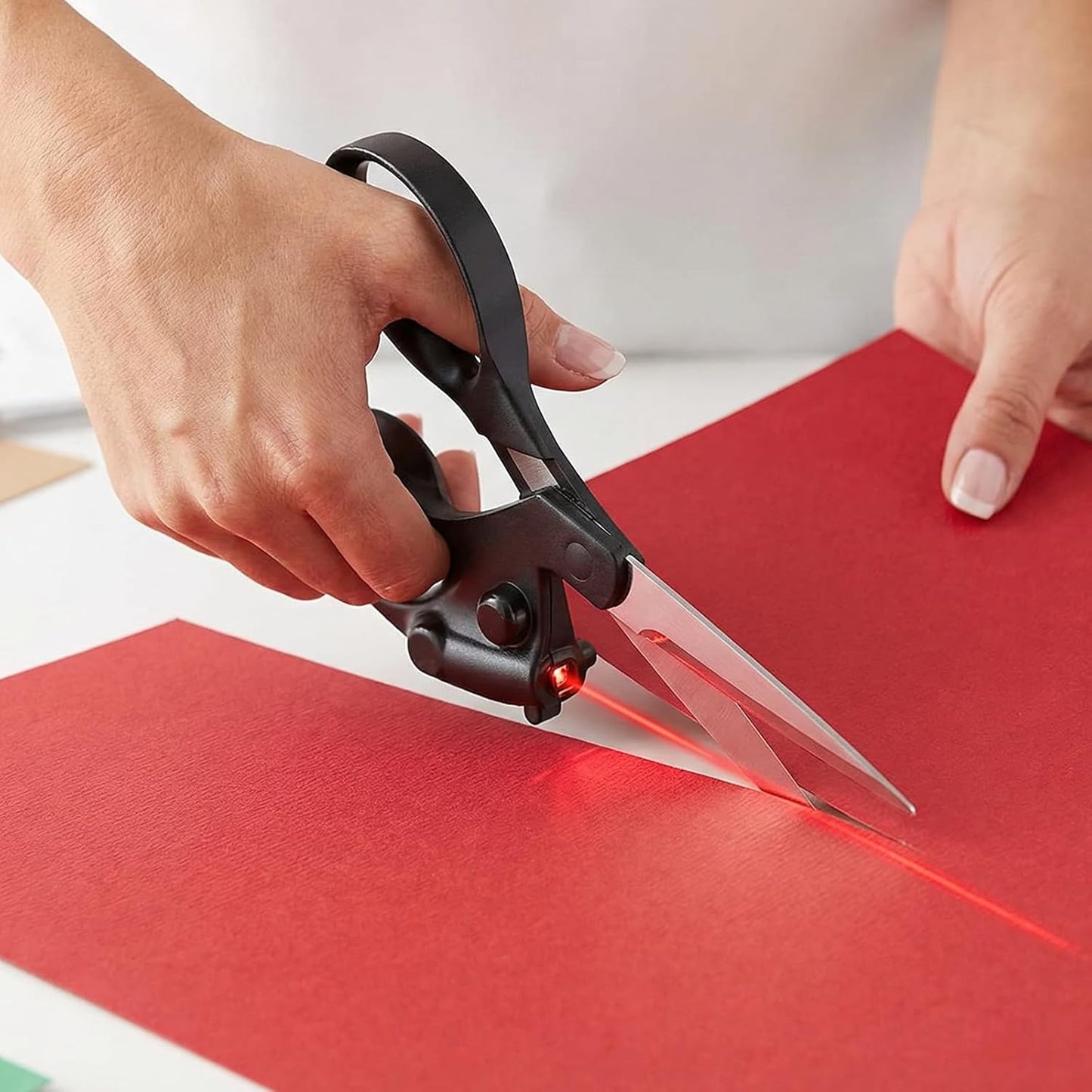 Tijeras con Láser de Precisión – Corta Recto, Rápido y Sin Esfuerzo!
