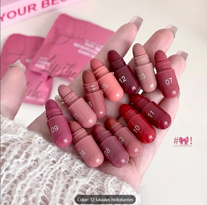El set de maquillaje más viral y aesthetic que vas a ver este año. 24 piezas de lujo en un solo set: 12 mini labiales + 12 sombras tono tierra