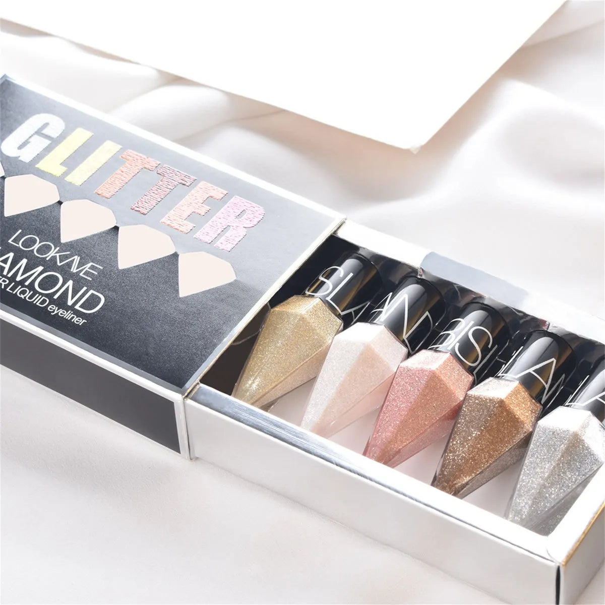 Define tu mirada con intensidad y duración extrema, ¡sin manchar ni irritar! Set x5