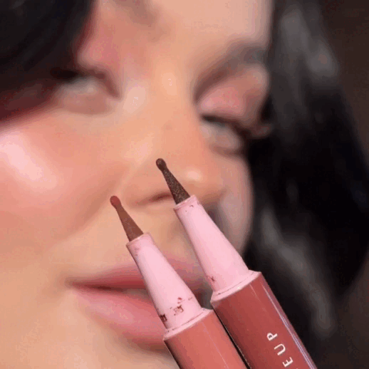 Define tus labios con precisión y duración extrema, ¡sin transferencias ni retoques! Este es el secreto para una boca impactante.💄