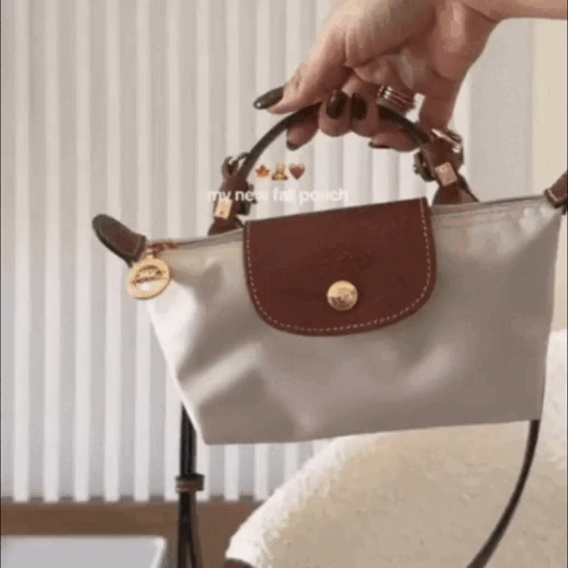 Tamaño real del minibag Allegra en uso